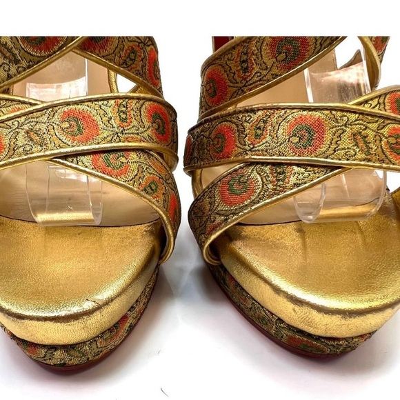 Christian Louboutin Gold Brocade Fabric
Sandals 39.5 - Picture 3 of 7